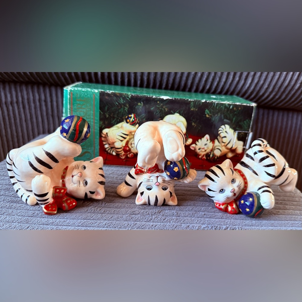 Tumbling Kittens W Box Playing with Circus Balls Porcelain Figurines Cats